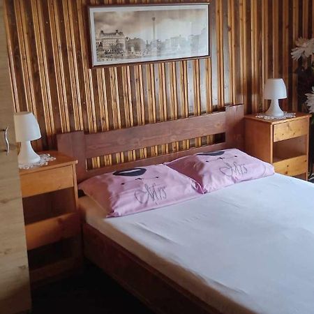 Hostel Intim 95 Ron Bîrlad Eksteriør billede