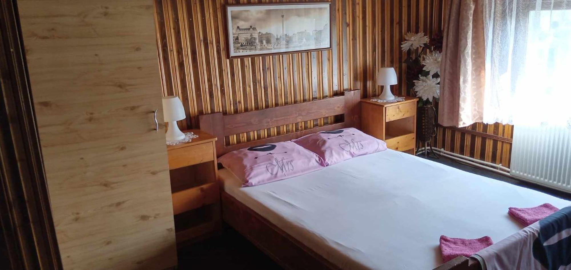 Hostel Intim 95 Ron Bîrlad Eksteriør billede